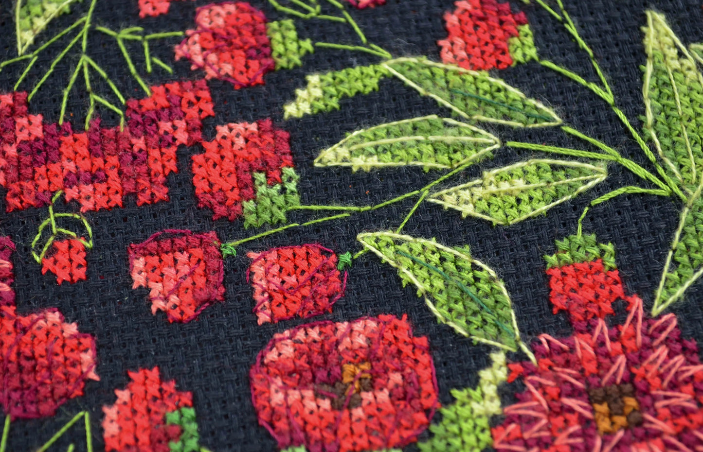 Cross-stitch kits - Flower dance AHM-079-3