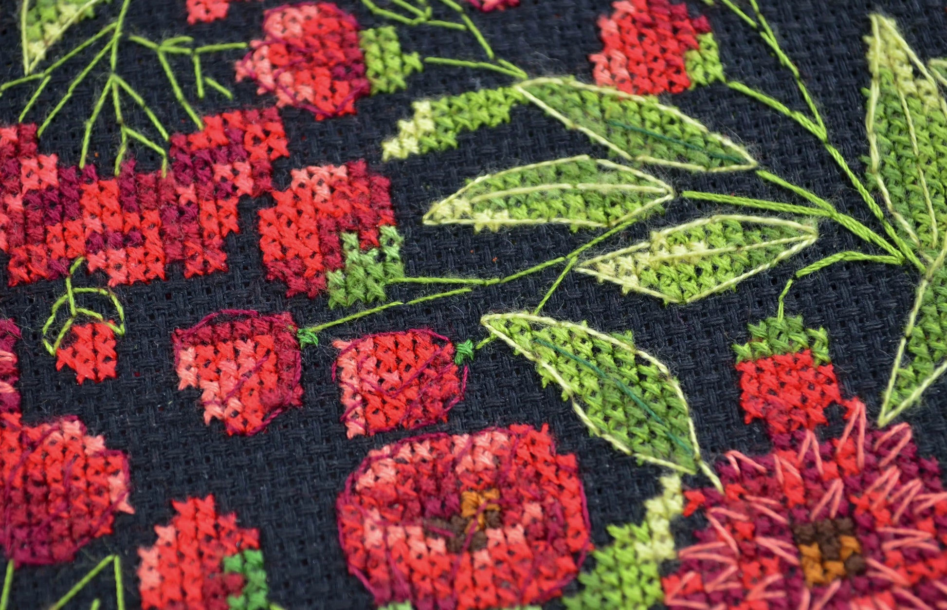 Cross-stitch kits - Flower dance AHM-079-3